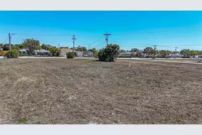 804 Gleason Parkway, Cape Coral, FL 33914 - Photo 15