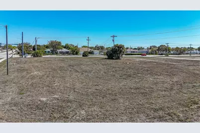 804 Gleason Parkway, Cape Coral, FL 33914 - Photo 17