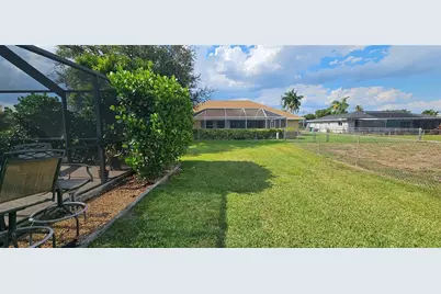 1823 SE 15th Street, Cape Coral, FL 33990 - Photo 23