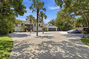 765 Siesta Key Cir, Sarasota, FL 34242 - Photo 1