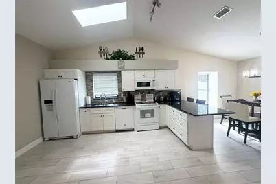 3612 75th Drive E, Sarasota, FL 34243 - Photo 9