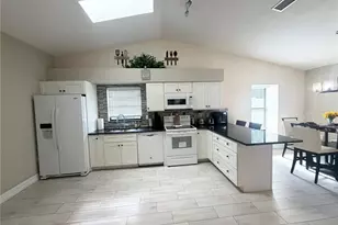 3612 75 Dr E, Sarasota, FL 34243 - Photo 9