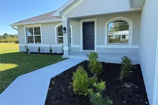 135 Broadmoor Ln, Rotonda West, FL 33947 - Photo 3