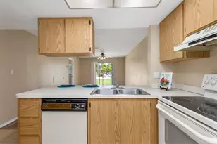 12538 SW Kingsway Cir, Lake Suzy, FL 34269 - Photo 17