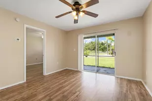 12538 SW Kingsway Cir, Lake Suzy, FL 34269 - Photo 9