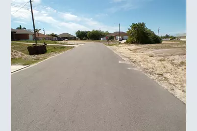 821 NE 15th Lane, Cape Coral, FL 33909 - Photo 21
