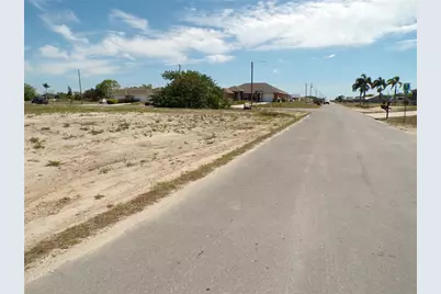 825 NE 15th Lane, Cape Coral, FL 33909 - Photo 15