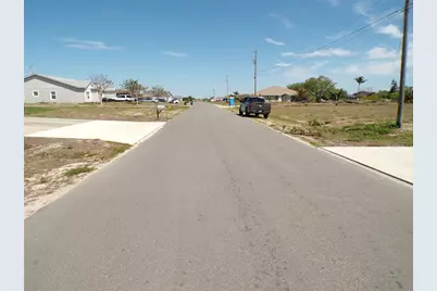 825 NE 15th Lane, Cape Coral, FL 33909 - Photo 21