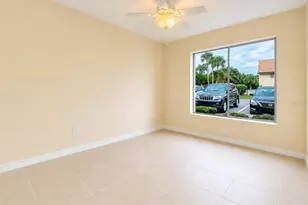 2702 Hidden Lake Dr S, Sarasota, FL 34237 - Photo 7