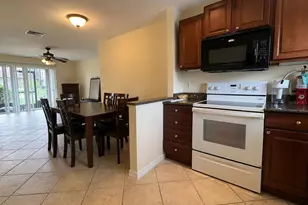 2702 Hidden Lake Dr S, Sarasota, FL 34237 - Photo 5