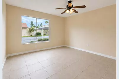 2702 Hidden Lake Drive S #A, Sarasota, FL 34237 - Photo 7