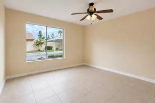 2702 Hidden Lake Dr S, Sarasota, FL 34237 - Photo 7