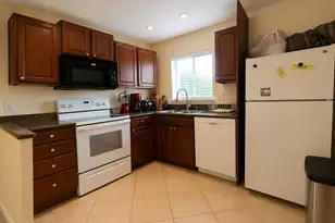 2702 Hidden Lake Dr S, Sarasota, FL 34237 - Photo 5