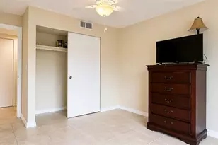 2702 Hidden Lake Dr S, Sarasota, FL 34237 - Photo 13