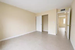 2702 Hidden Lake Dr S, Sarasota, FL 34237 - Photo 11