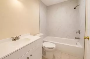 2702 Hidden Lake Dr S, Sarasota, FL 34237 - Photo 11