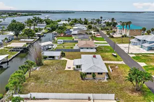1447 Lemon Bay Dr, Englewood, FL 34223 - Photo 37