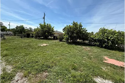 15152 Buswell Avenue, Port Charlotte, FL 33953 - Photo 23