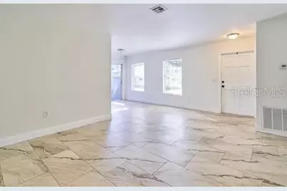 11713 Raintree Drive, Tampa, FL 33617 - Photo 9