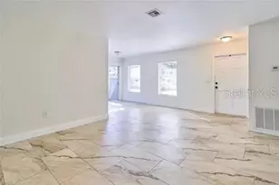 11713 Raintree Dr, Tampa, FL 33617 - Photo 9