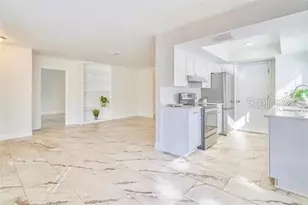 11713 Raintree Dr, Tampa, FL 33617 - Photo 7
