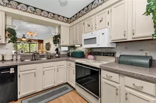 5221 Lake Village Dr, Sarasota, FL 34235 - Photo 7