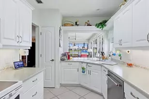 1703 Moon Dr, Venice, FL 34292 - Photo 9