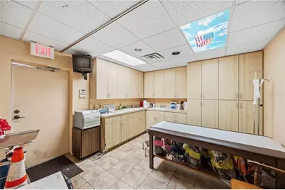 241 Nokomis Avenue S, Venice, FL 34285 - Photo 23