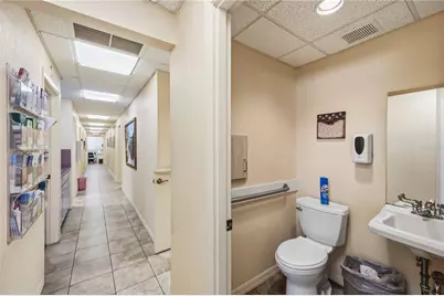 241 Nokomis Avenue S, Venice, FL 34285 - Photo 29