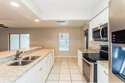 762 Isleton Drive, Brandon, FL 33511 - Photo 5