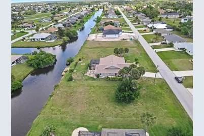 82 Mark Twain Lane, Rotonda West, FL 33947 - Photo 3