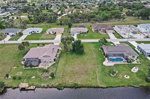 82 Mark Twain Ln, Rotonda West, FL 33947 - Photo 1