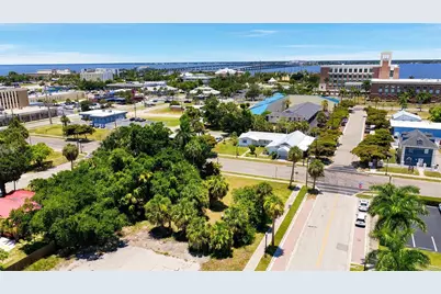 261 E Olympia Avenue, Punta Gorda, FL 33950 - Photo 11