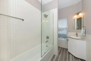21004 Isola Bella Cir, Venice, FL 34292 - Photo 13