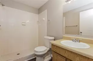 1002 Pinehaven Ct, Brandon, FL 33511 - Photo 9