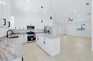 8 Bank Ct, Placida, FL 33946 - Photo 9