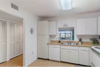 514 Spring Lakes Boulevard, Bradenton, FL 34210 - Photo 13