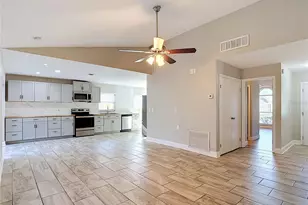 1032 Hardwood Dr, Valrico, FL 33596 - Photo 9