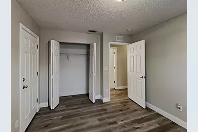 5500 Crissman Drive N, Saint Petersburg, FL 33714 - Photo 11