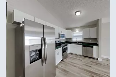 5500 Crissman Drive N, Saint Petersburg, FL 33714 - Photo 5