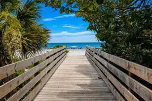 733 Laurel Ave, Venice, FL 34285 - Photo 13