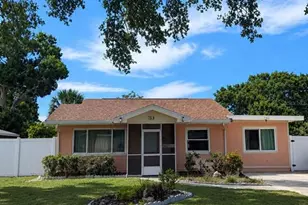 733 Laurel Ave, Venice, FL 34285 - Photo 1