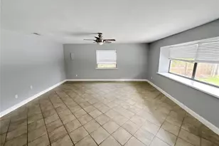 4710 Hoxie Ln, Sarasota, FL 34233 - Photo 5