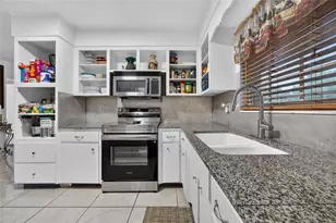 4701 Spahn St, Sarasota, FL 34232 - Photo 9