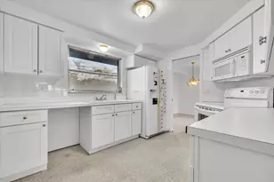 3395 Pinetree St, Port Charlotte, FL 33952 - Photo 9