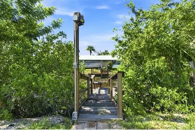 1005 Alston Lane, Englewood, FL 34223 - Photo 7