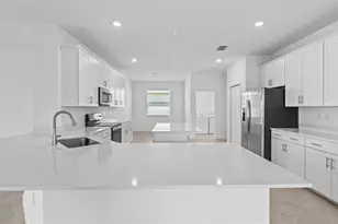 8571 St Kitts Cir, Englewood, FL 34224 - Photo 9
