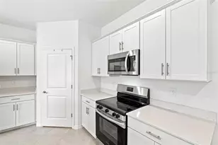 11296 Pinot Dr, Venice, FL 34293 - Photo 13