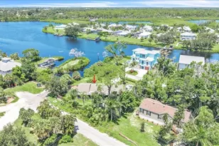 807 Lucille Ave, Nokomis, FL 34275 - Photo 3