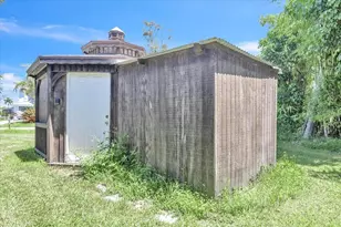 807 Lucille Ave, Nokomis, FL 34275 - Photo 45